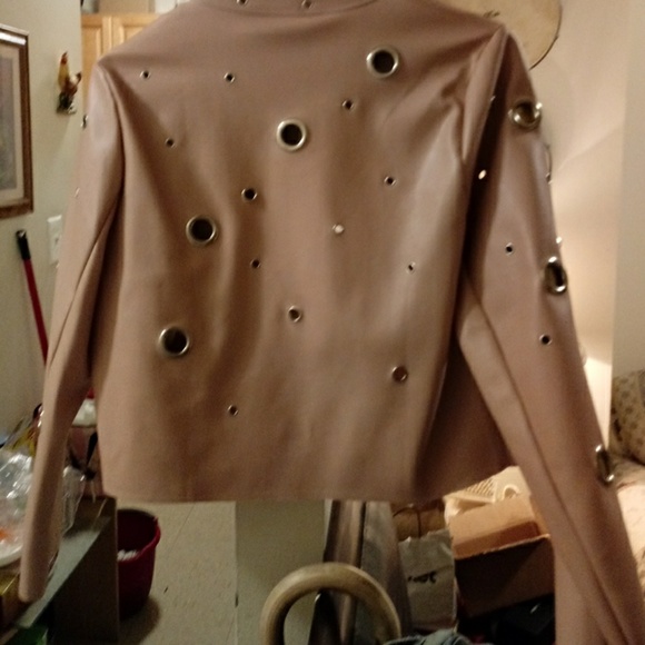 Size medium - Picture 2 of 2